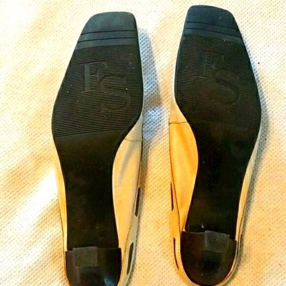 4@30.00 or 20.00 LADIES Designer Shoes by FRANCO SARTO - Picture 2 of 8